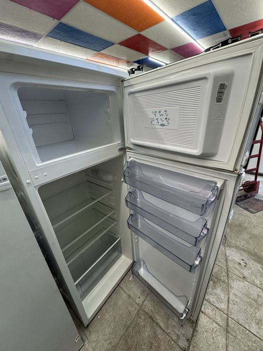 Хладилник с фризер Neo