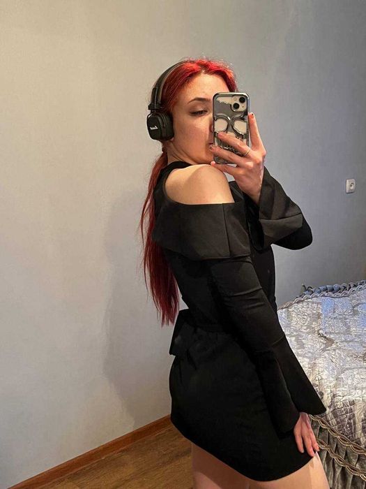 Черное маленькое платье