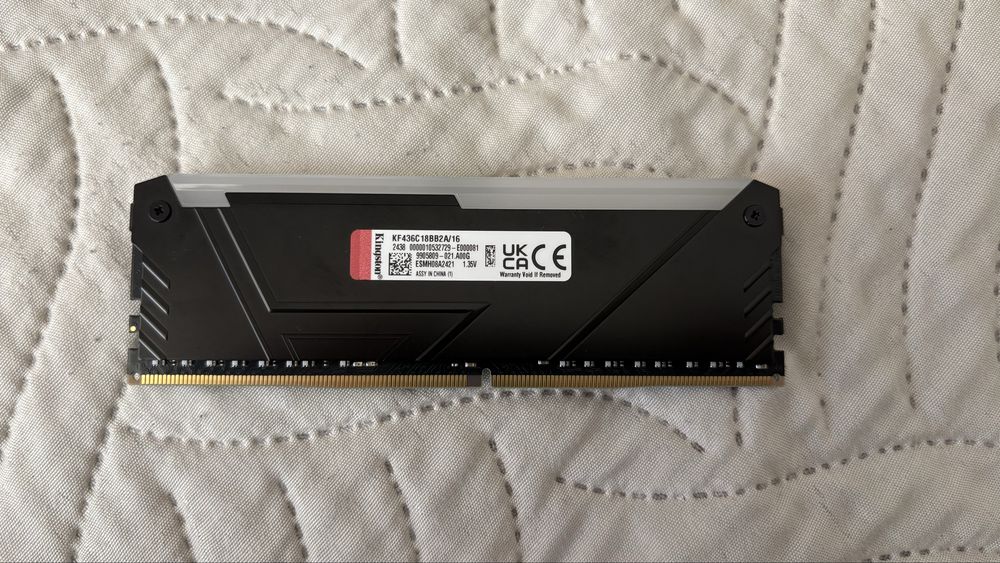 Рам памет Kingston Fury RGB 1х16GB DDR4 3600 Доживотна гаранция