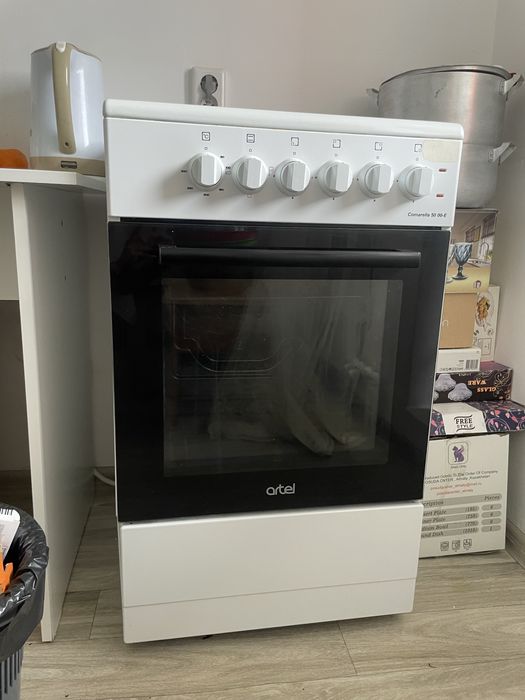 Продам электрическую плиту Comarella 50