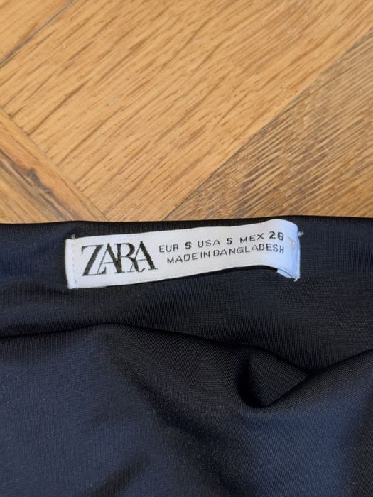 ZARA вталена рокля
