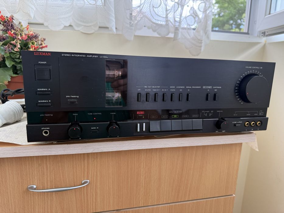 Luxman LV-103u Качествен стерео усилвател