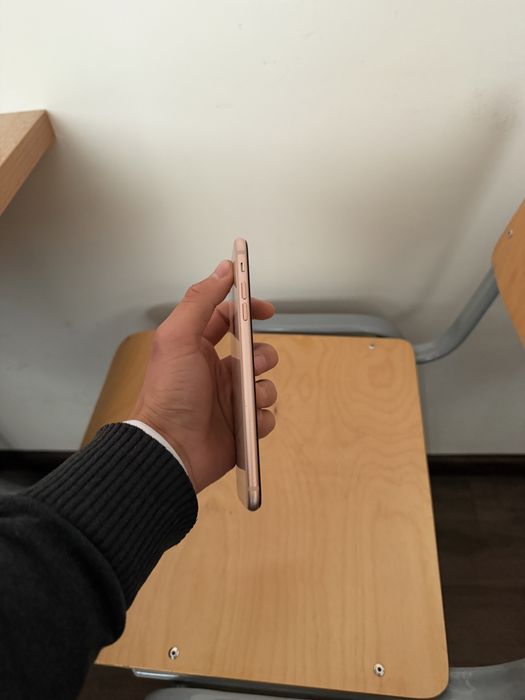 Ипхоне 8+ 64гб сотилади