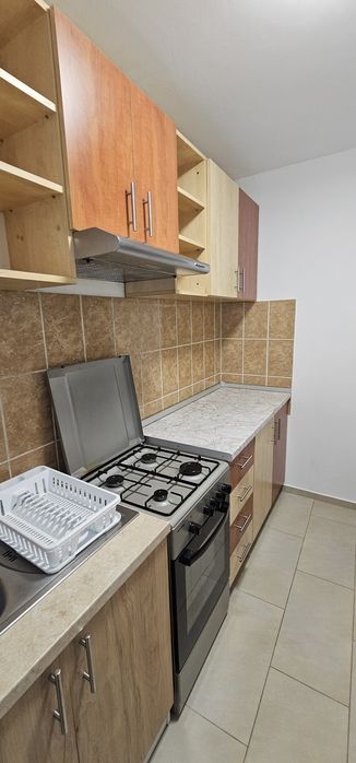 Ofer spre închiriere apartament cu două camere