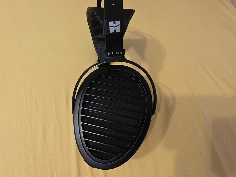 Casti HiFiMAN Arya Organic, arata si functioneaza impecabil.