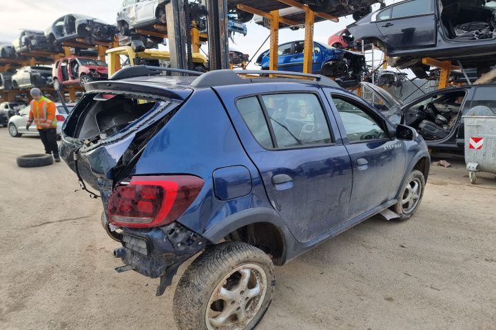 bara fata capota trager armatura far stanga dreapta grila alternator electromotor timonerie caseta directie motoras ansamblu stergatoare  macara motoras geam Dacia Sandero 2 stepway facelift motor 1.5dci dezmembrez