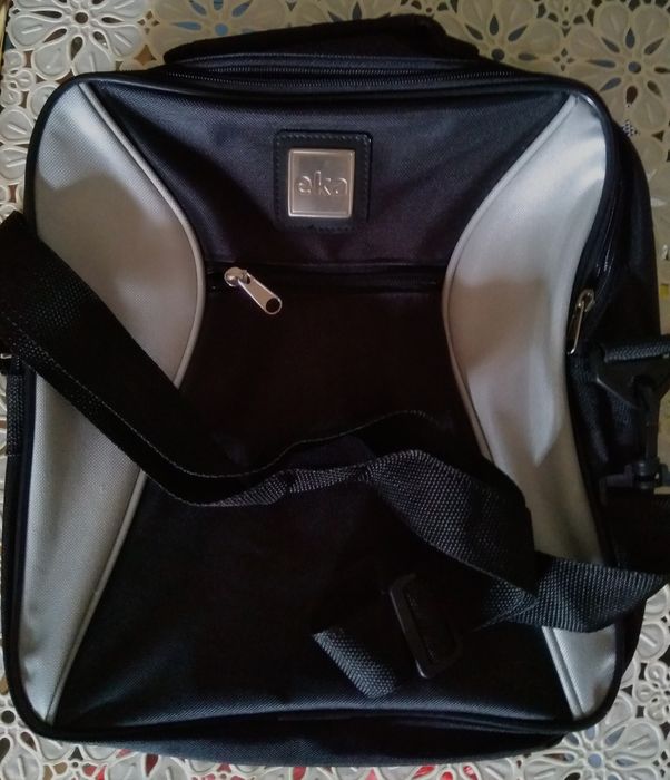 Нова чанта-текстил в черно-сиво.