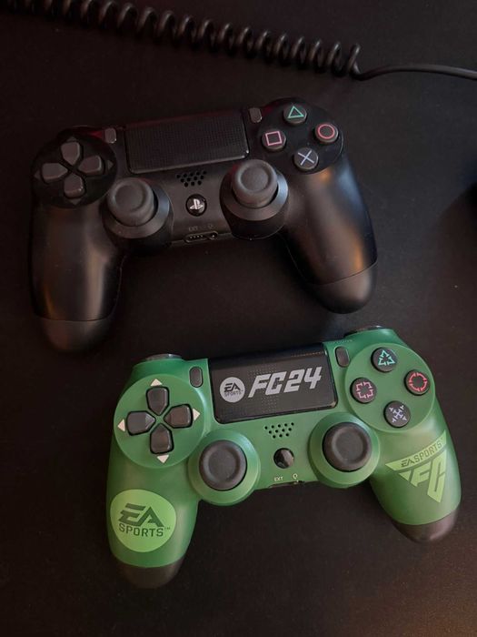 PS4 Pro 1TB + 10 jocuri si 2 controllere, stare foarte buna