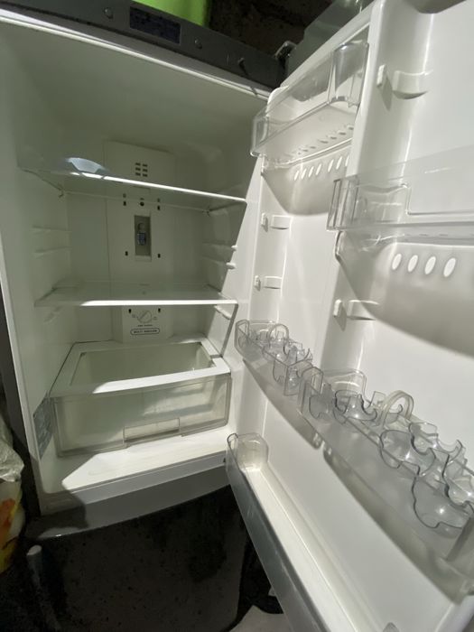 Холодильник LG..