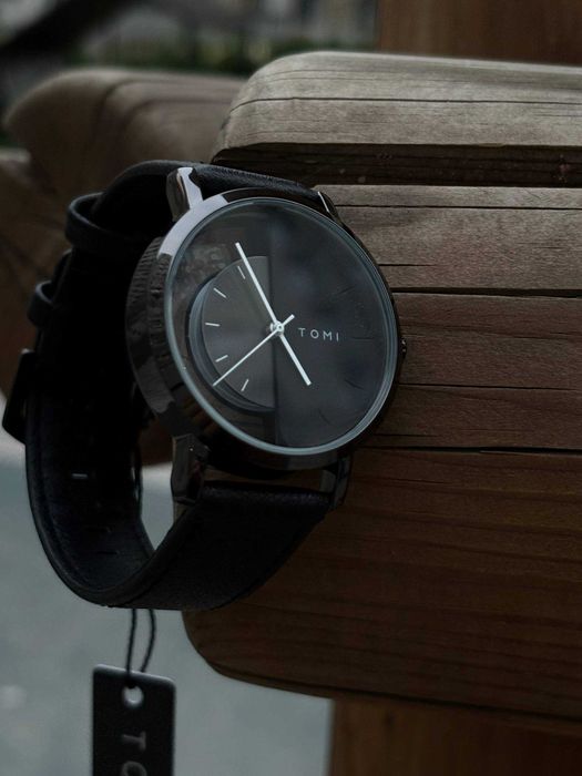 Дизайнерские часы TOMI