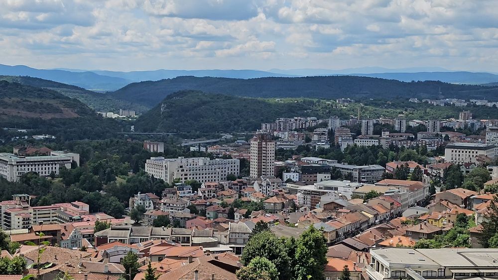 Продавам тристаен апартамент  117 кв.м, 50 кв.м и 30 кв.м