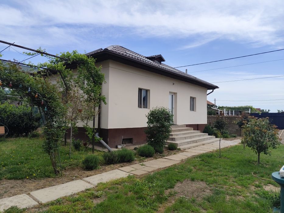 Casa batraneasca in  Albesti, Simnicu de Sus, 2 camere.