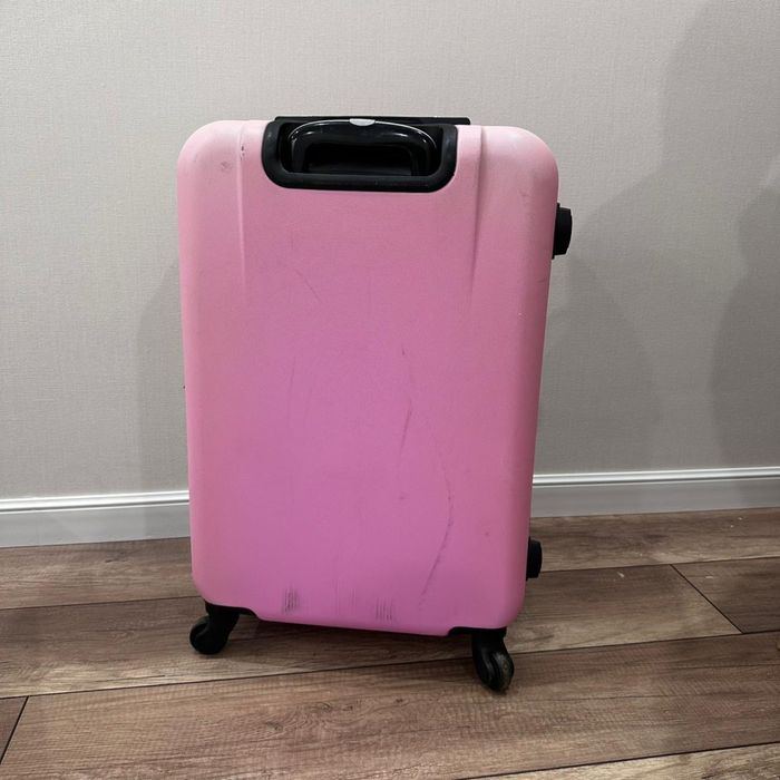 Чемодан дорожный