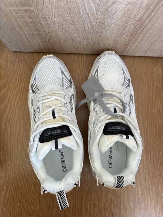 Off-white be right back