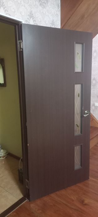 Есік. Бөлме аралық.
