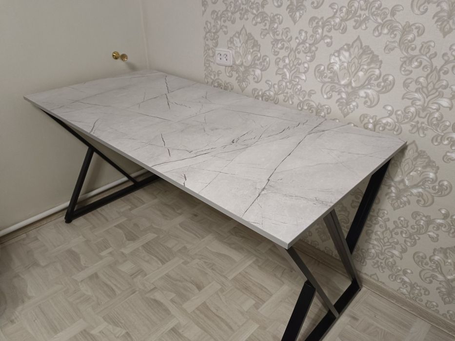 Продам компьютерный стол