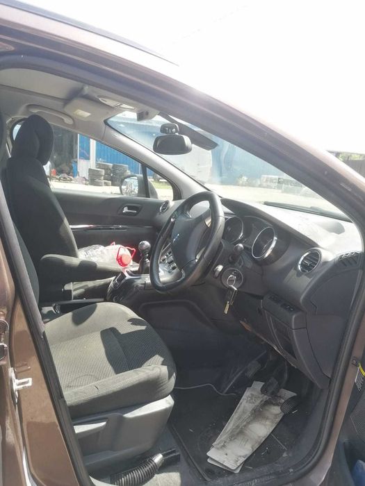 Dezmembrez Peugeot 5008 facelift 1.6 HDI 2015