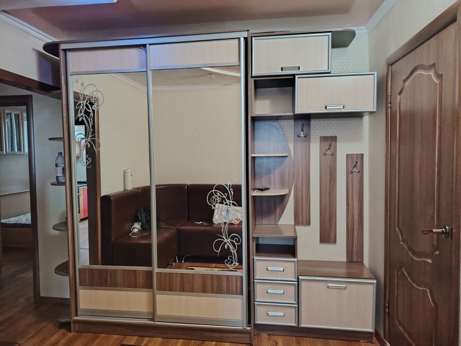 Продается шкаф на прихожую