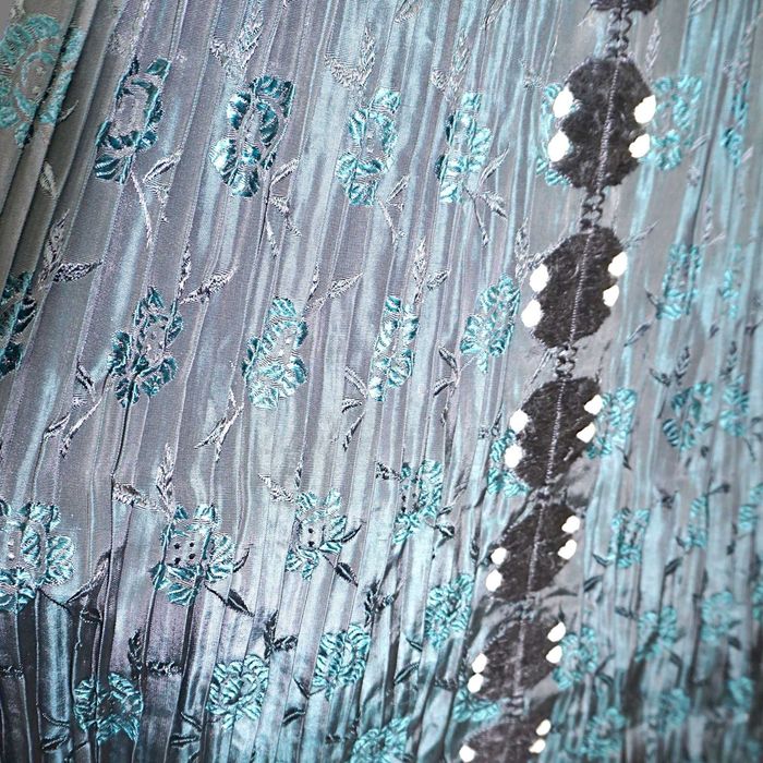 Zadie veche zona Cluj cu fusta de matase plisata, costum popular Cluj