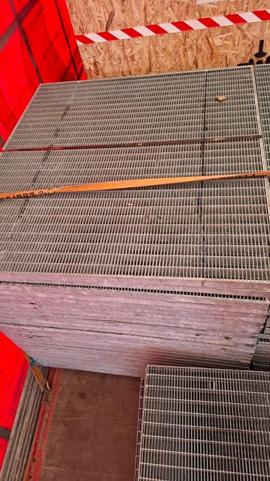 Vindem grătare zincate galvanizate la ori ce dimensiuni se debitează și la comanda clientului și facem și trepte zincate pentru scari metalice și grăt