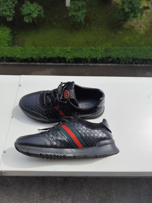 Sneakers Gucci din piele .