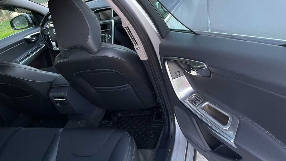 VOLVO V60 Plug in hybrid 4x4 an 2016 , 295 cai putere