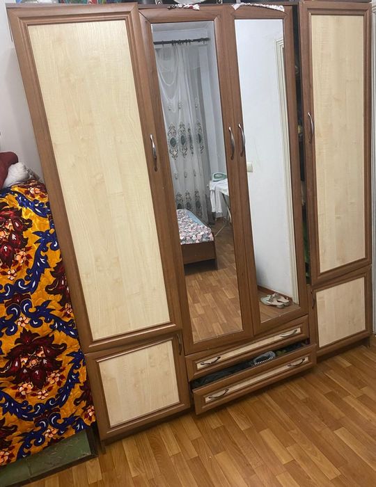 Шкаф 2 метра 10 см с комодом