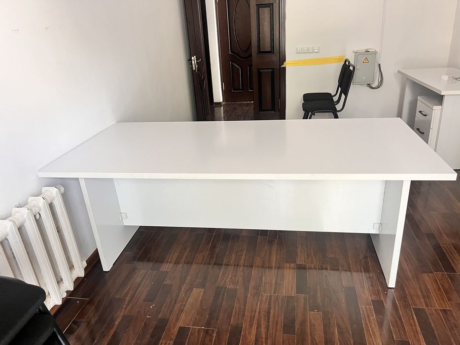 Стол Stol yengidey xolati yaxshi