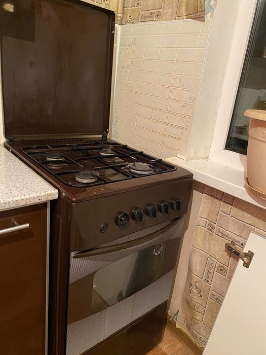 Продам газовую плиту