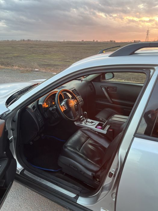 Продам машину Infiniti fx35