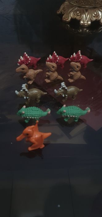 Продам фигурки киндер