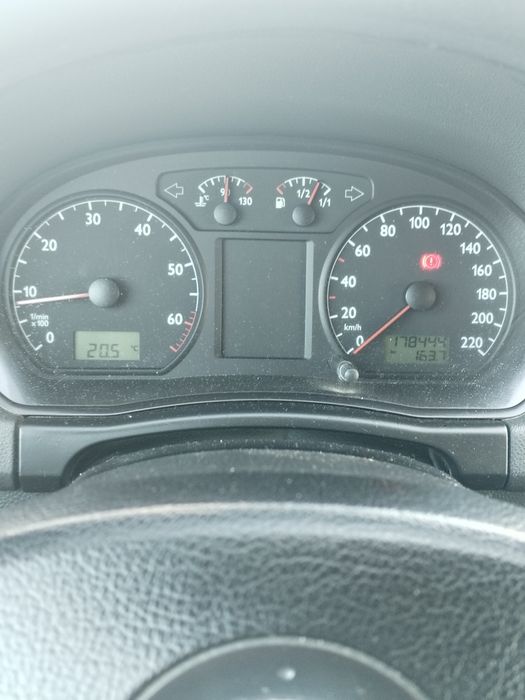 Volskwagen polo din 2003