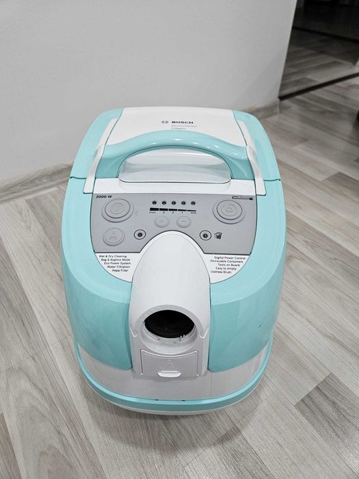 Aspirator Bosch BWD420HYG AquaWash & Clean– 2000W – Accesorii complete