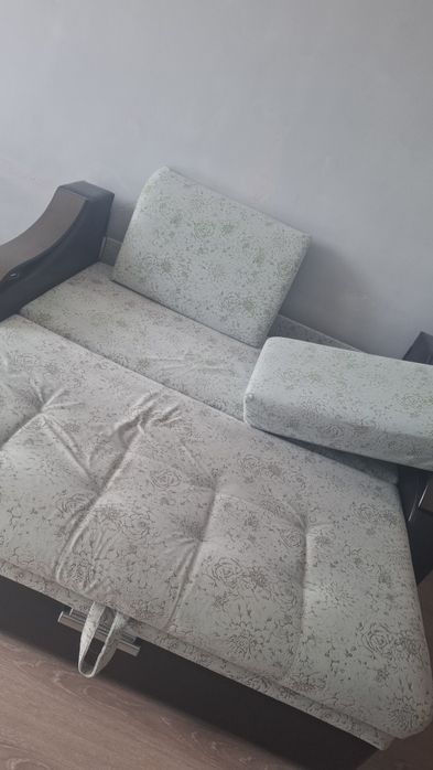 Диван кровать сатамын б/у. Кымбат емес.