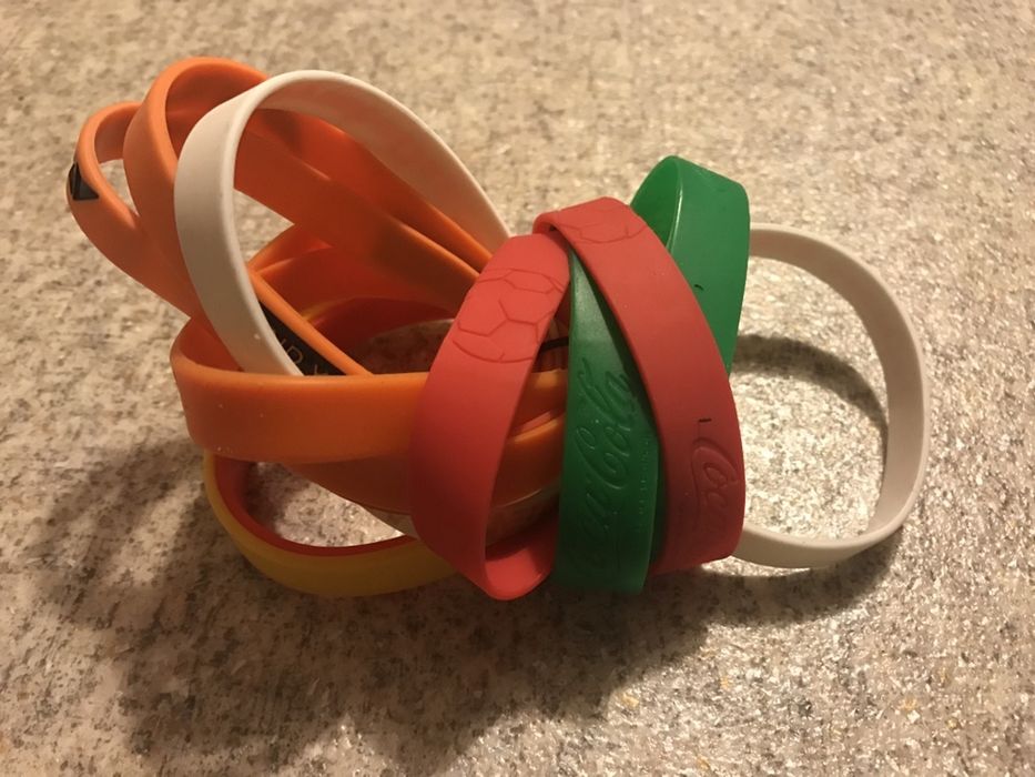 Snur telefon mobil iPhone Samsung Nokia snururi de gat si ecusoane