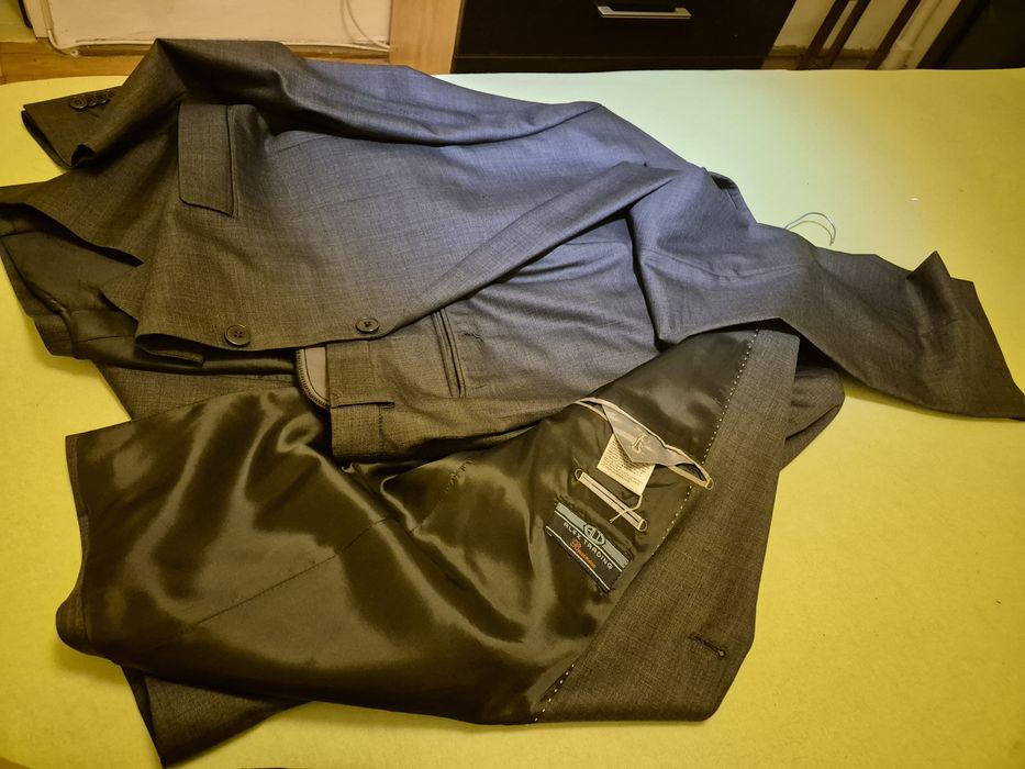 Costum nou, impecabil, culoare gri, elegant pentru barbati din 2 piese