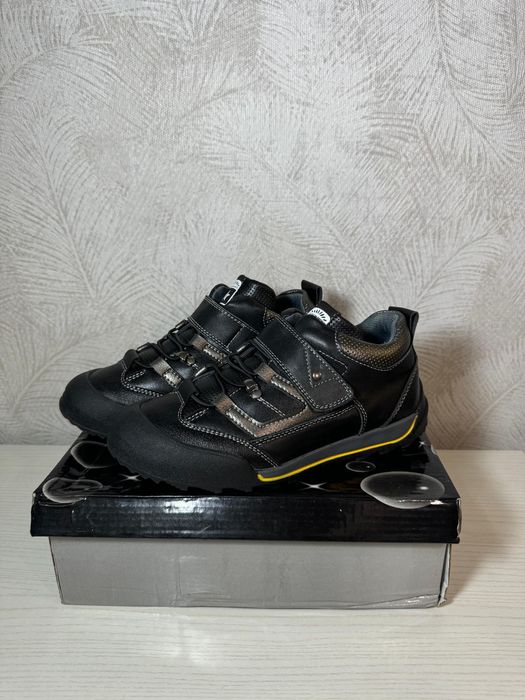 Спортивные кроссовки для детей