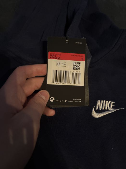 Hanorac nike marimea L pentru copii , nou