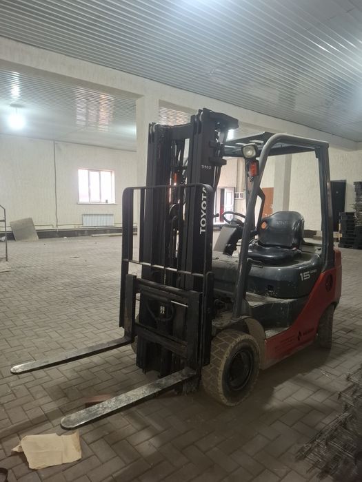 Вилочный погрузчик Toyota (кара)