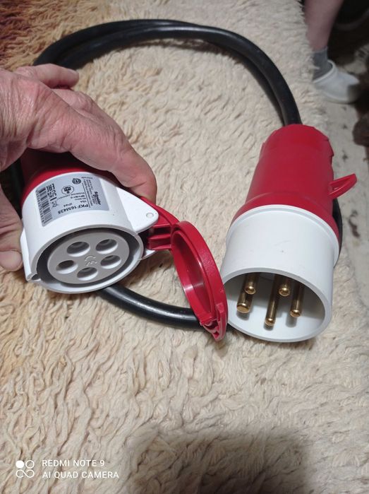 Преходници за трифазен контакт за електромобили