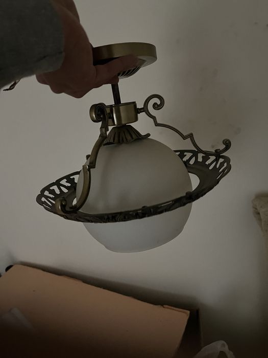 Люстры продам разные