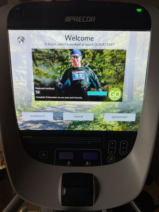 Bicicleta eliptică profesională PRECOR EFX 885 cu consolă P80 touchscreen,internet Crosstrainer