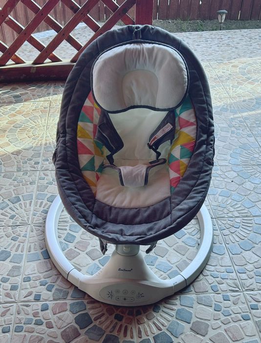 Vând pătuț , leagăn electric și cantar copii