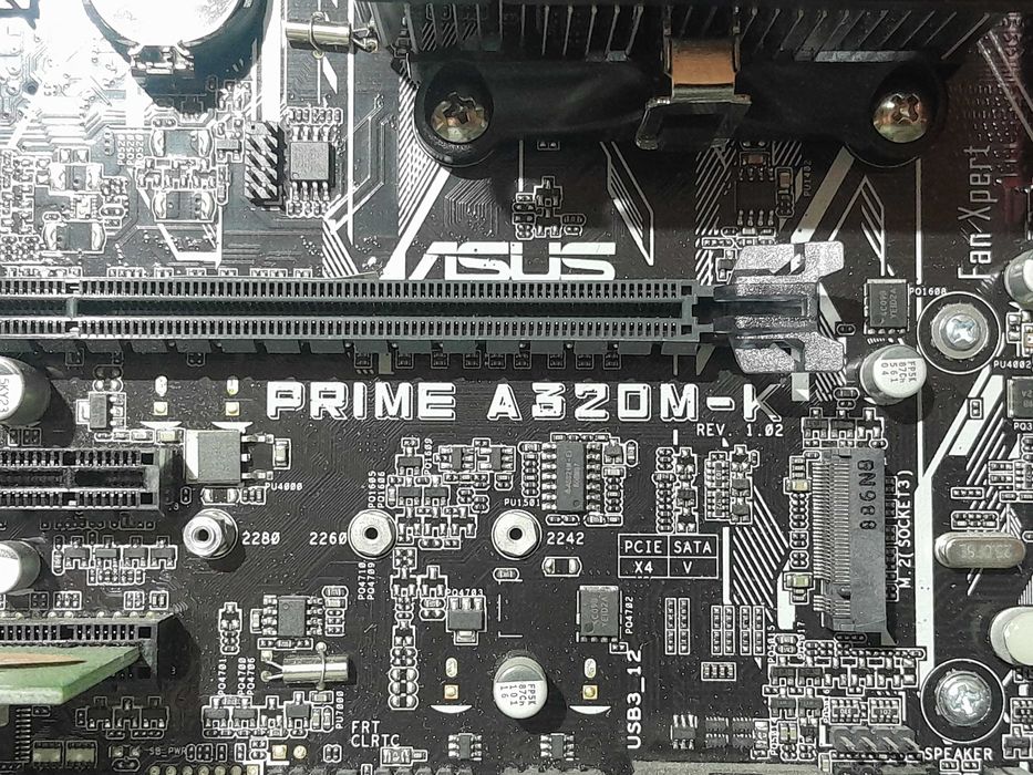 Компютър RYZEN 3 2200G 8Gb DDR4