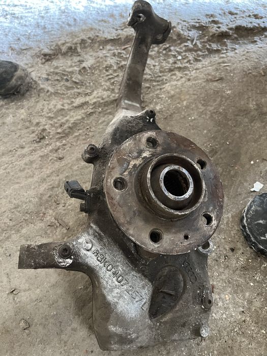 Fuzeta fata stanga dreapta audi a4 b8 b8.5