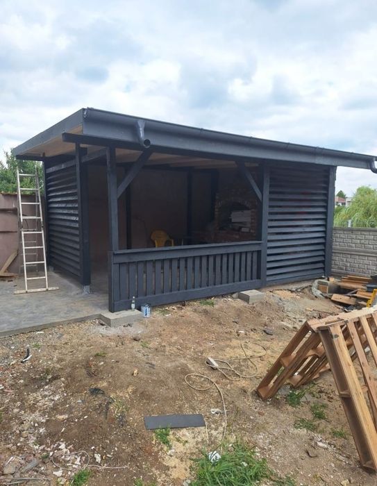 Executăm la comanda clientului foișoare și terase de grădină