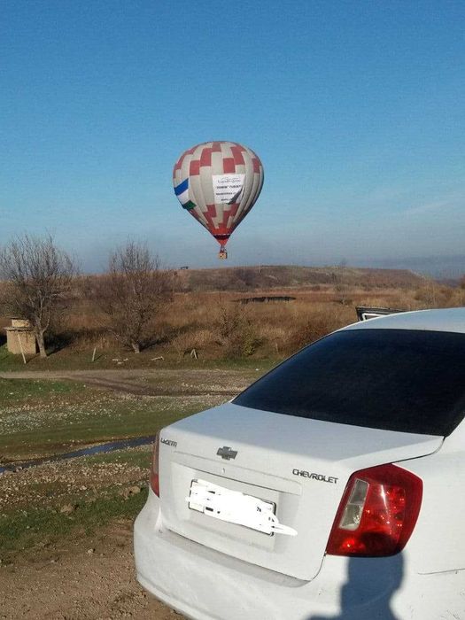 Lacetti 1.8 sotiladi