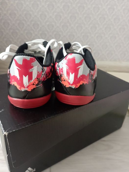 Продам сороконожки adidas