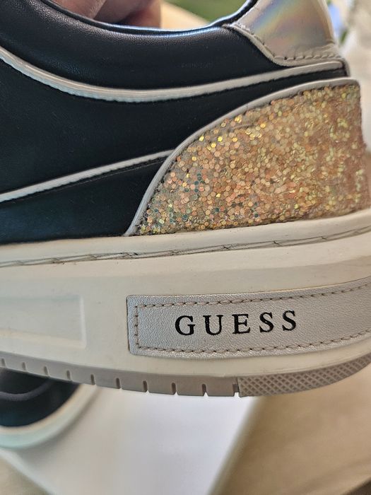 Guess оригинални сникърси/маратонки