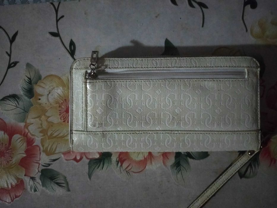 Portofel Guess pentru damă